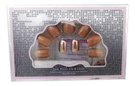 Caja Con 28 Piezas Uñas Postizas Decoradas Nude Meses sin interés