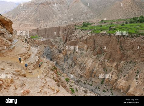 Les Gorges Les Plus Profondes Au Monde Du Haut De La Cha Ne D Annapurna