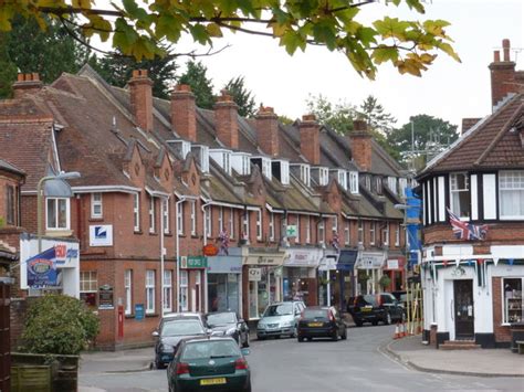 Brockenhurst The Main Shopping Street © Chris Downer Cc By Sa20