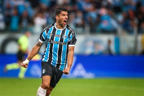 Grêmio publica vídeo de gol de Suárez por outro ângulo e destaca chute