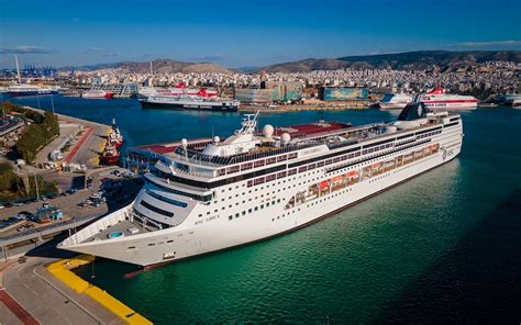 MSC-LIRICΑ-_AT_PIRAEUS - Greece Is