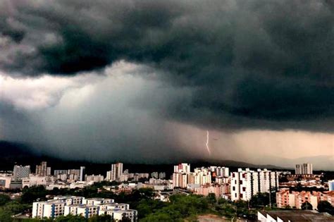 Afectación en viviendas anoche como consecuencia del fuerte aguacero y