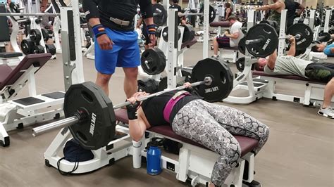 Female Bench Presses 225lbs For Reps Youtube