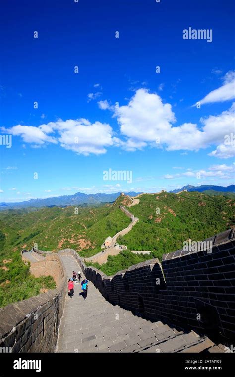 Tourists visit the Great Wall Stock Photo - Alamy