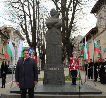 Русе се преклони пред делото на Баба Тонка (Снимки)