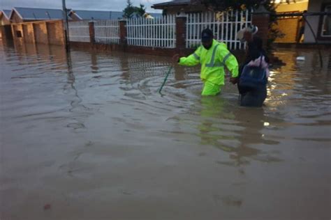 WATCH: Rescue teams save residents stranded in Ladysmith floods