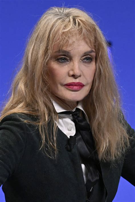 Arielle Dombasle choquée c est lamentable