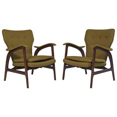 Pair of Mid Century Modern Club Chairs at 1stDibs