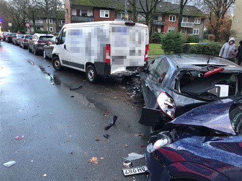 Pol Ge Medizinischer Notfall F Hrt Zu Unfall Mit Hohem Sachschaden