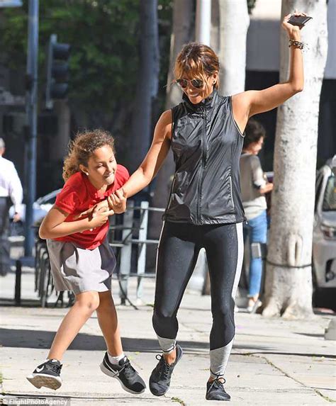 Halle Berry Tries To Keep Phone Away From Nahla In Beverly Hills Daily Mail Online