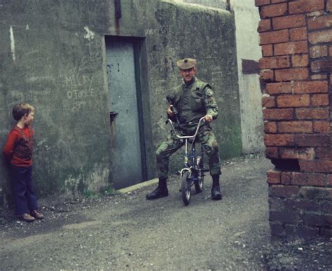 Fascinating Candid Snapshots Of The Gordon Highlanders On Patrol In