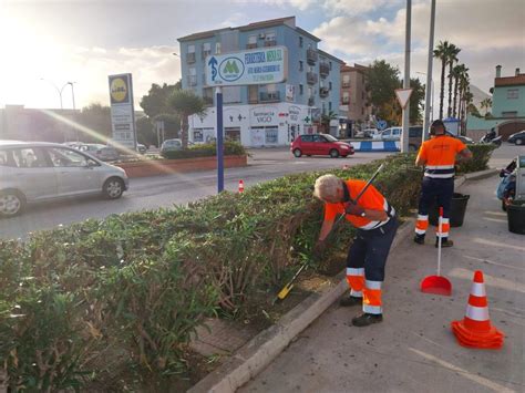 Parques Y Jardines Ejecuta Trabajos De Adecentamiento En Los Viales De