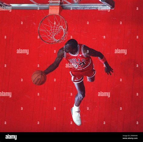 Michael jordan dunk contest hi-res stock photography and images - Alamy