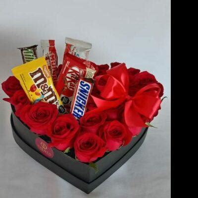 Descubrir 49 Imagen Caja De Corazon Con Rosas Y Chocolates Viaterra Mx