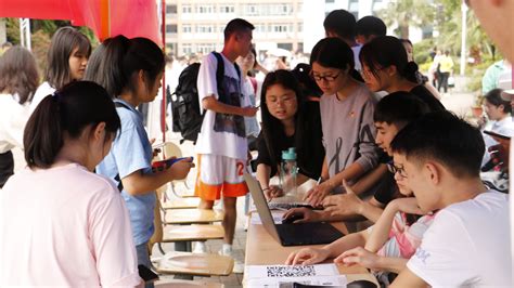 学党史 办实事 数学与大数据学院学生第二党支部开展“建党100周年，我为群众办实事” 免费维护电脑志愿服务活动 数学与大数据学院