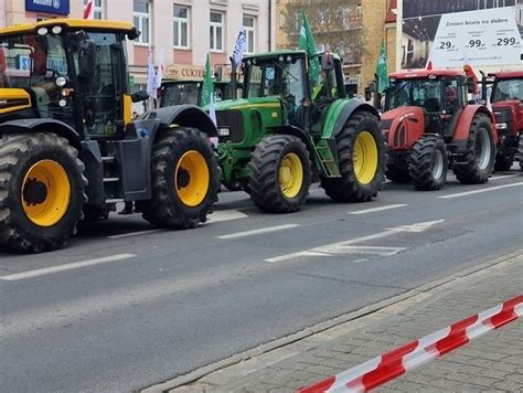 W Pi Tek Rolnicy Zablokuj A Na W Le Kowal Protest Tak E W Brze Ciu Kuj