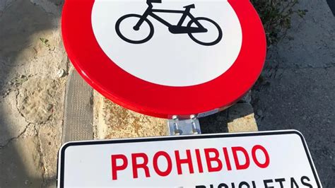 Prohíben circular en bicicleta por una calle de Cerler por el peligro