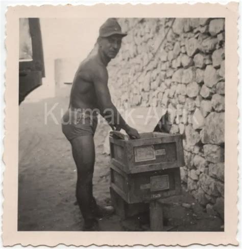 B FOTO WEHRMACHT DAK Afrika Nachr Abtl Soldat Nackt Nude Munitions Kiste EUR PicClick DE