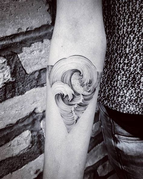 43 Outstanding Wave Tattoo Designs For Ocean Lovers Tattoobloq