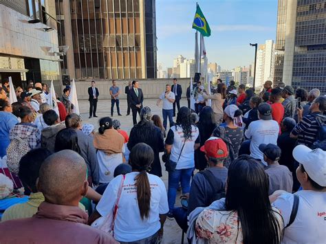 Pessoas Atingidas Se Manifestam Em Bh Pela Solu O Coletiva Das