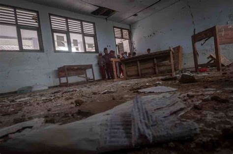 Foto Ruang Kelas Sekolah Sd Negeri Parakanbeusi Di Lebak Rusak Berat