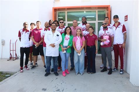 Correcaminos UAT Tamaulipas Visita El Centro Oncológico De Victoria