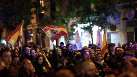 Segundo D A De Protestas Frente A La Sede Del Psoe En Ferraz S Nchez