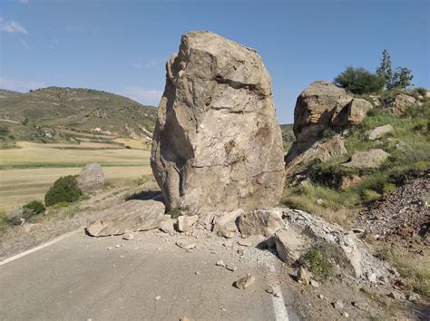 Un Desprendimiento De Rocas Obliga A Cortar La TE 10 Entre La Nacional