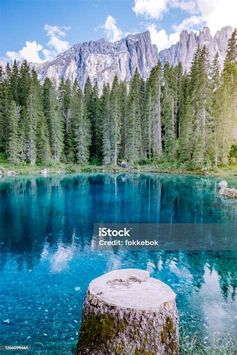 Jezioro Bleu W Dolomitach Włochy Carezza Jezioro Lago Di Carezza