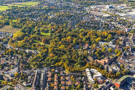 Moers Von Oben Herbstluftbild Schlosspark In Moers Im Bundesland