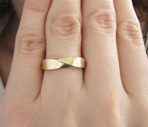 Mobius Wedding Band Mm Mobius Ring In K Gold Benati