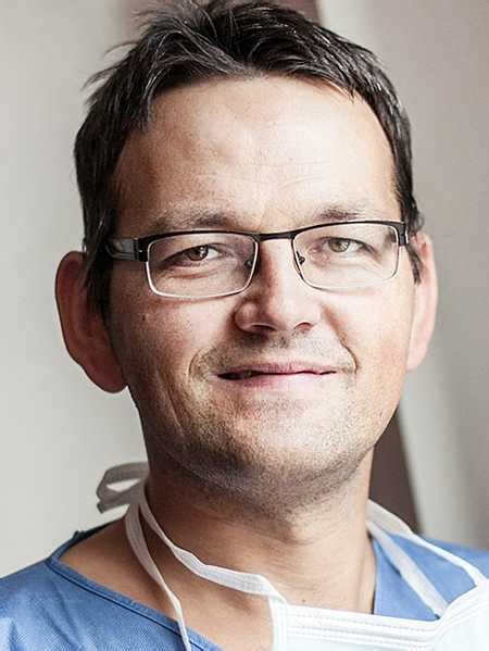 dr n med Marcin Nowak chirurg ogólny Kliniki pl