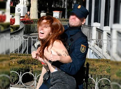 El Juez Archiva La Causa Contra El Agente Que Fue Acusado Por Una Femen