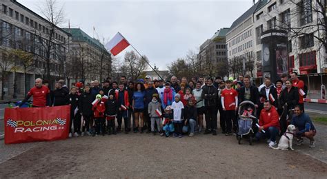 Polacy W Berlinie Uczcili Narodowe Wi To Biegiem Niepodleg O Ci