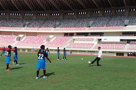 Presiden Jokowi Luncurkan Papua Football Academy ANTARA Sumbar