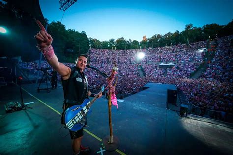 Andreas Gabalier Kündigt Zusatzshows Seiner Tour 2023 Dirndl Wahnsinn