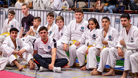 Ahlhorner Sportverein Taekwondo Und Kickboxen Als Neue Sparte