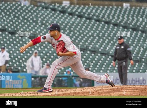 De Abril El Lanzador De Boston Hansel Robles Lanza Un