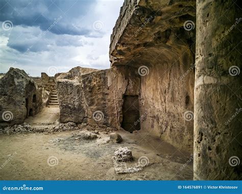 Cuevas Funerarias Antiguas Ubicadas En La Necr Polis De Las Tumbas De