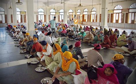 Langar Hall At Golden Temple – JattDiSite.com