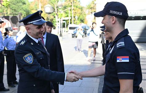 Kineski Policajci Na Na Im Ulicama Da Se Ne Iznenadite Foto