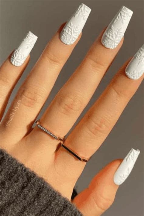 25 Wonderfully Charming Winter White Nails Of 2024 The Catalog