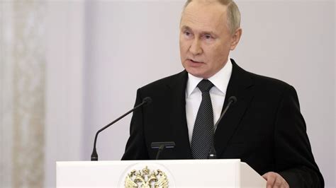 Putin Promulga Ley Que Confisca Bienes Por Compartir Noticias Falsas