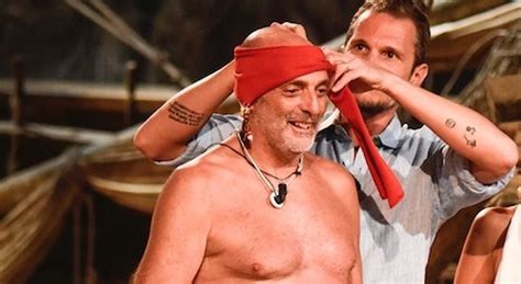 Isola Paolo Brosio A Luci Rosse Tra Il Pollo E La Pat Ecco Cosa