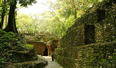 Entdeckung der Maya Ruinen Yaxchilán