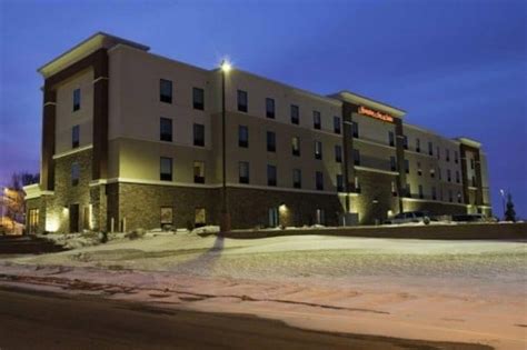 Hampton Inn & Suites Bismarck Northwest - SixSuitcaseTravel