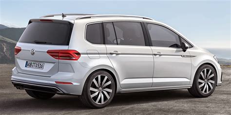 VW Touran a minivan do Golf estreia nova geração