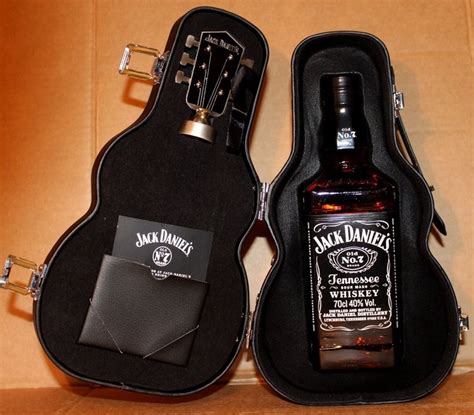 Jack Daniels No 7 Guitar Case Edition Tennessee Whiskey 700ml70cl