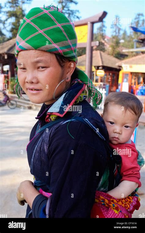 Hmong Hill Tribe Women Children Hi Res Stock Photography And Images Alamy