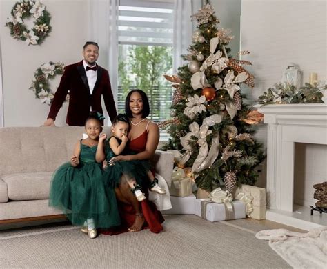 Family Christmas Photoshoot | Family christmas pictures outfits ...